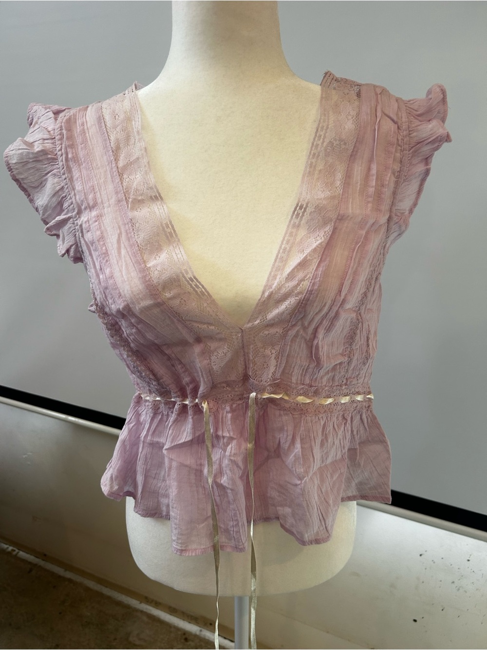 Kimchi Blue Light Mauve V-Neck Ruffle Peplum Top